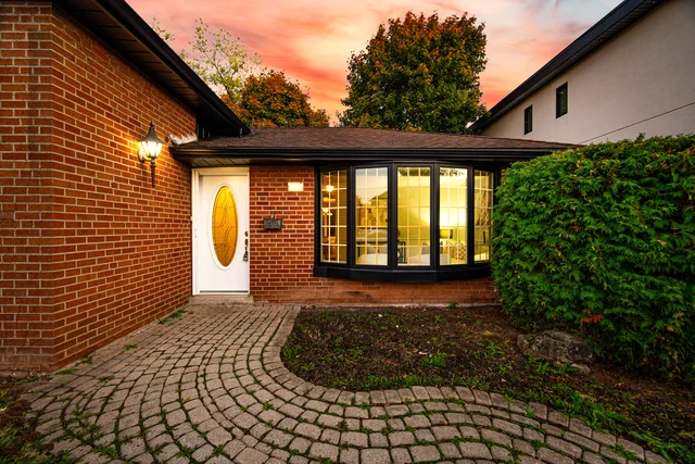 5288 Mericourt Road, Burlington - photo 9