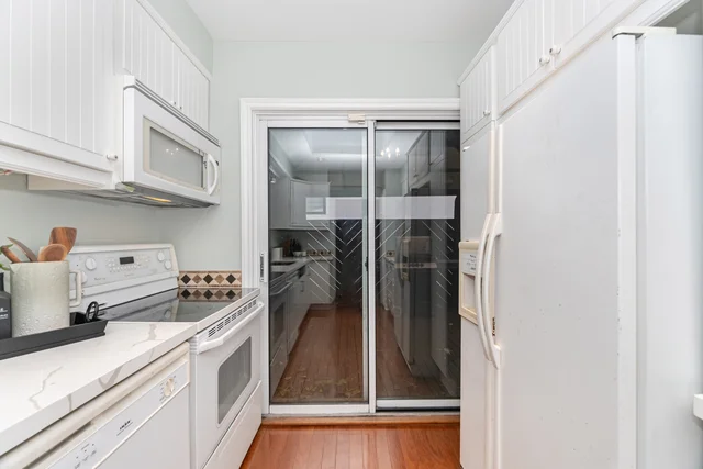 5288 Mericourt Road, Burlington - photo 32