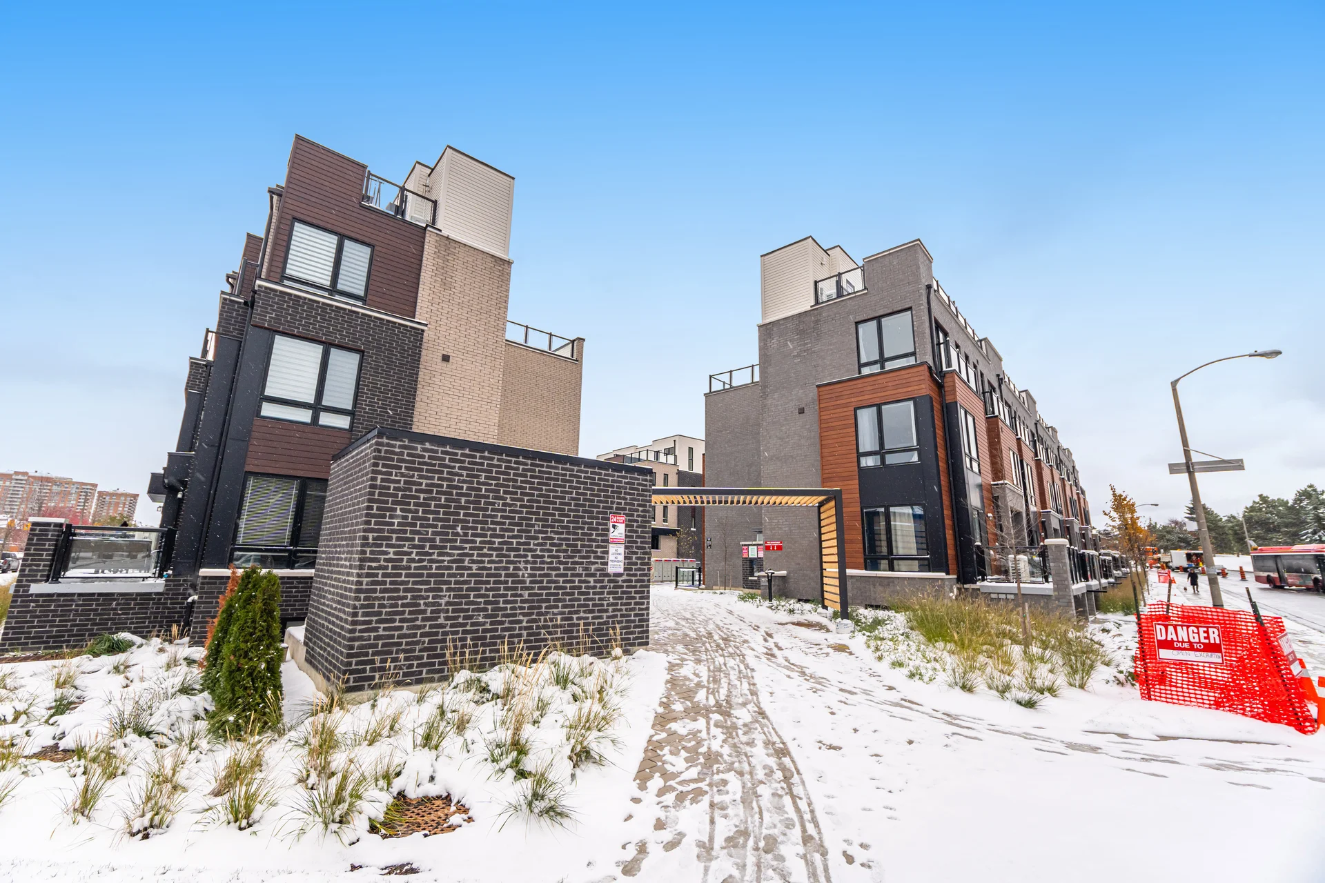 #27-165 Tapscott Road, Scarborough - photo 2