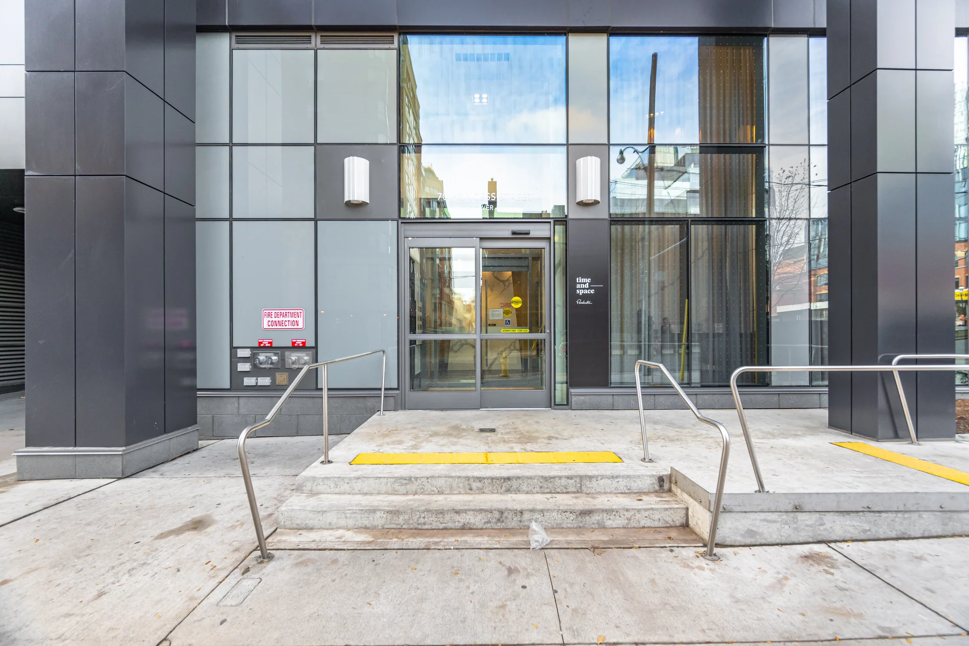 #413E-70 Princess Street, Toronto - photo 2