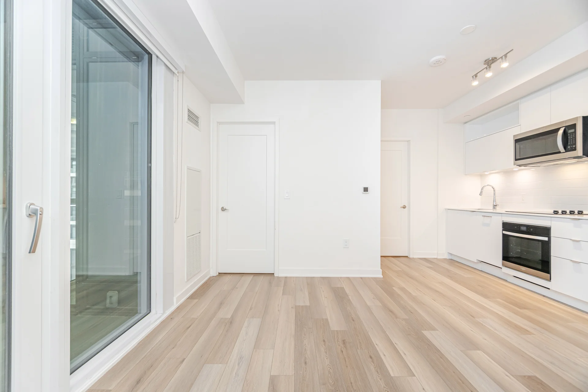 #413E-70 Princess Street, Toronto - photo 14