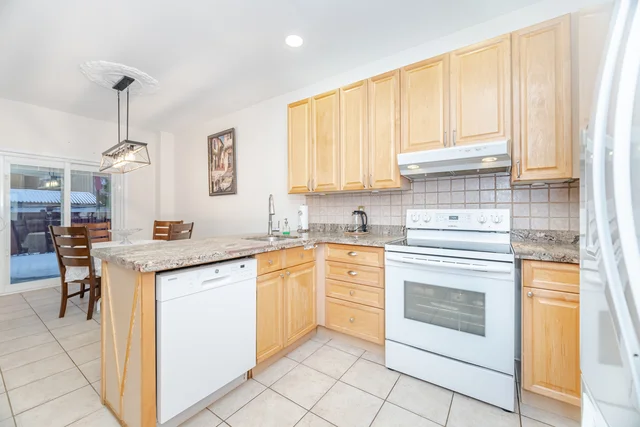 29 Kayla Crescent, Maple - photo 20
