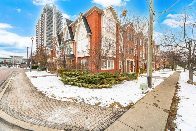 #32-50 Hillcrest Avenue, Brampton - photo 2