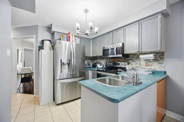 33 Farmers Avenue, Ajax - photo 14