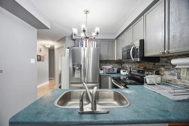 33 Farmers Avenue, Ajax - photo 15