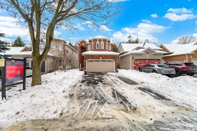 35 Markwood Crescent, Whitby - photo 2