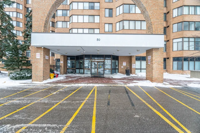 #109-80 Alton Towers Circle, Scarborough - photo 2