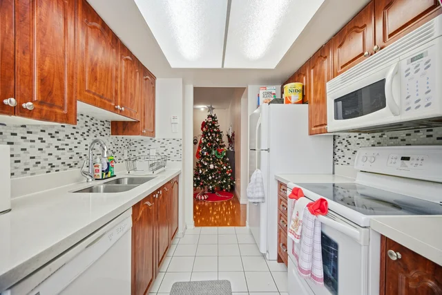#109-80 Alton Towers Circle, Scarborough - photo 11