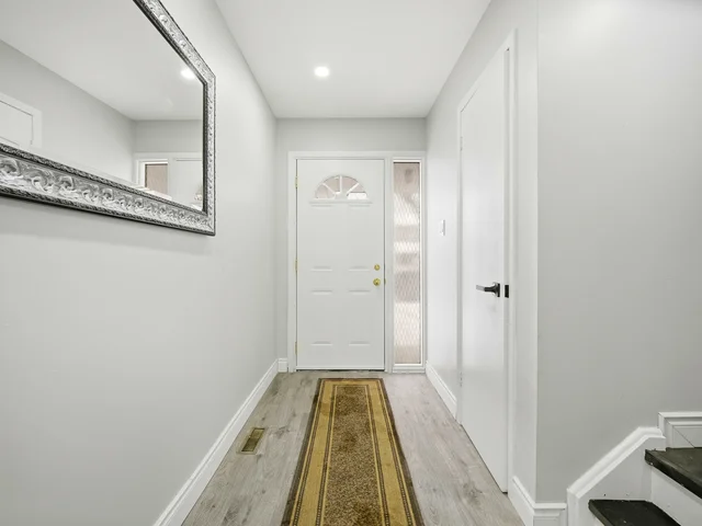 20 Carisbrooke Court, Brampton - photo 5