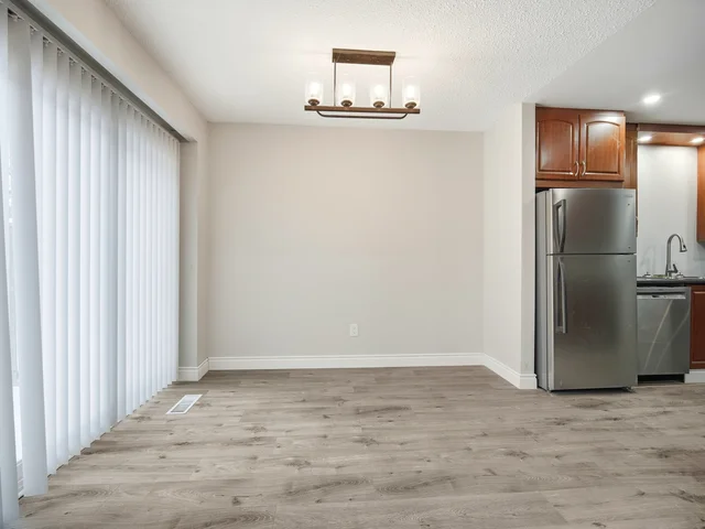 20 Carisbrooke Court, Brampton - photo 12