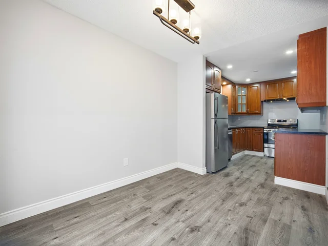 20 Carisbrooke Court, Brampton - photo 13