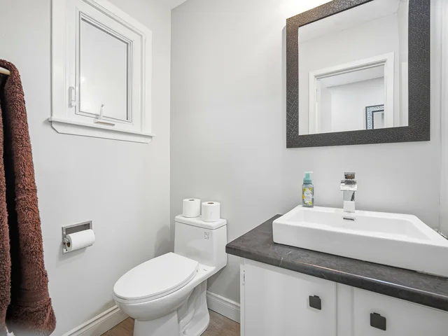 20 Carisbrooke Court, Brampton - photo 17