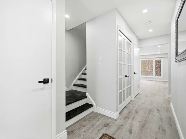20 Carisbrooke Court, Brampton - photo 18