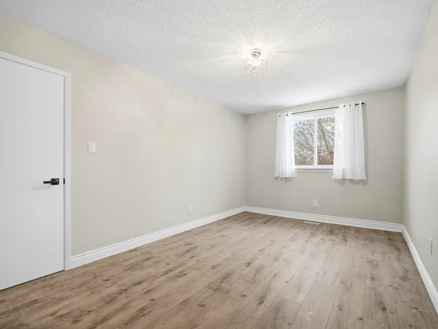 20 Carisbrooke Court, Brampton - photo 23