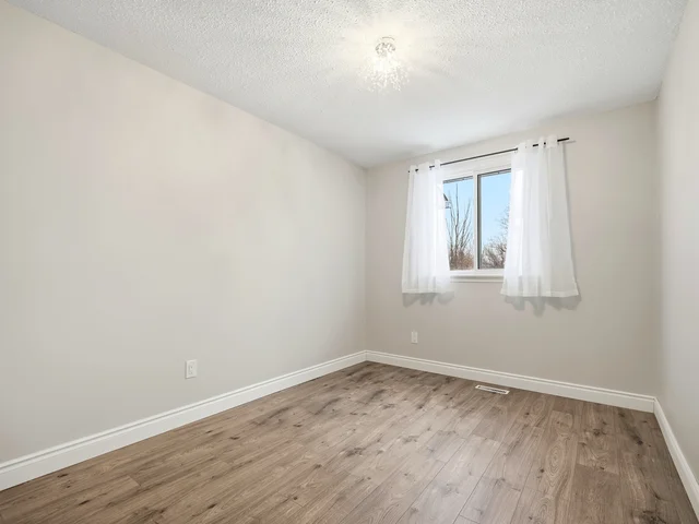 20 Carisbrooke Court, Brampton - photo 24