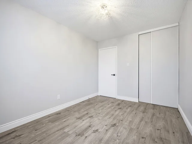 20 Carisbrooke Court, Brampton - photo 25