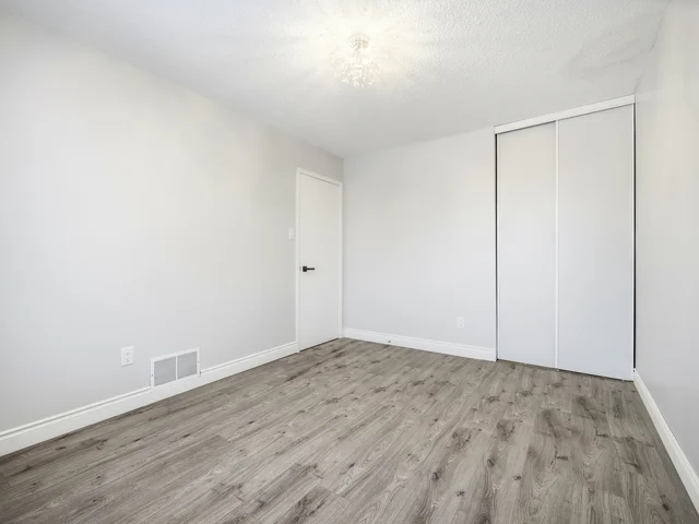 20 Carisbrooke Court, Brampton - photo 27