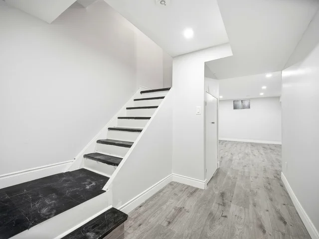 20 Carisbrooke Court, Brampton - photo 32