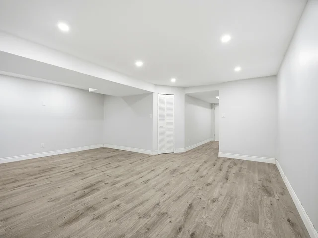 20 Carisbrooke Court, Brampton - photo 34