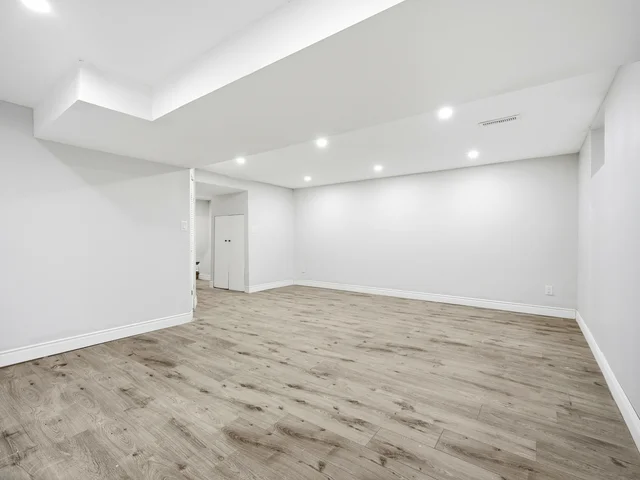 20 Carisbrooke Court, Brampton - photo 37