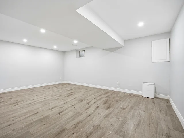 20 Carisbrooke Court, Brampton - photo 38