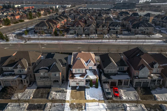162 Coastline Drive, Brampton - photo 2