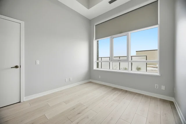 405 Dundas Street West #104, Oakville - photo 17