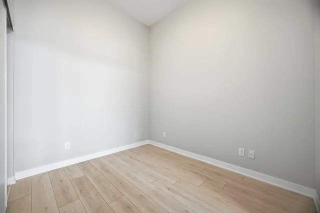405 Dundas Street West #104, Oakville - photo 20