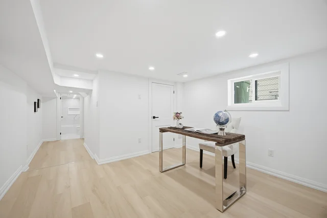 128 Duvernet Avenue, Toronto - photo 32