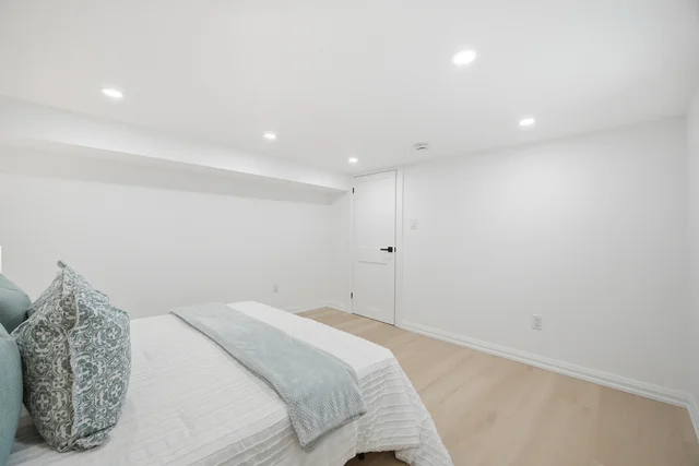 128 Duvernet Avenue, Toronto - photo 35