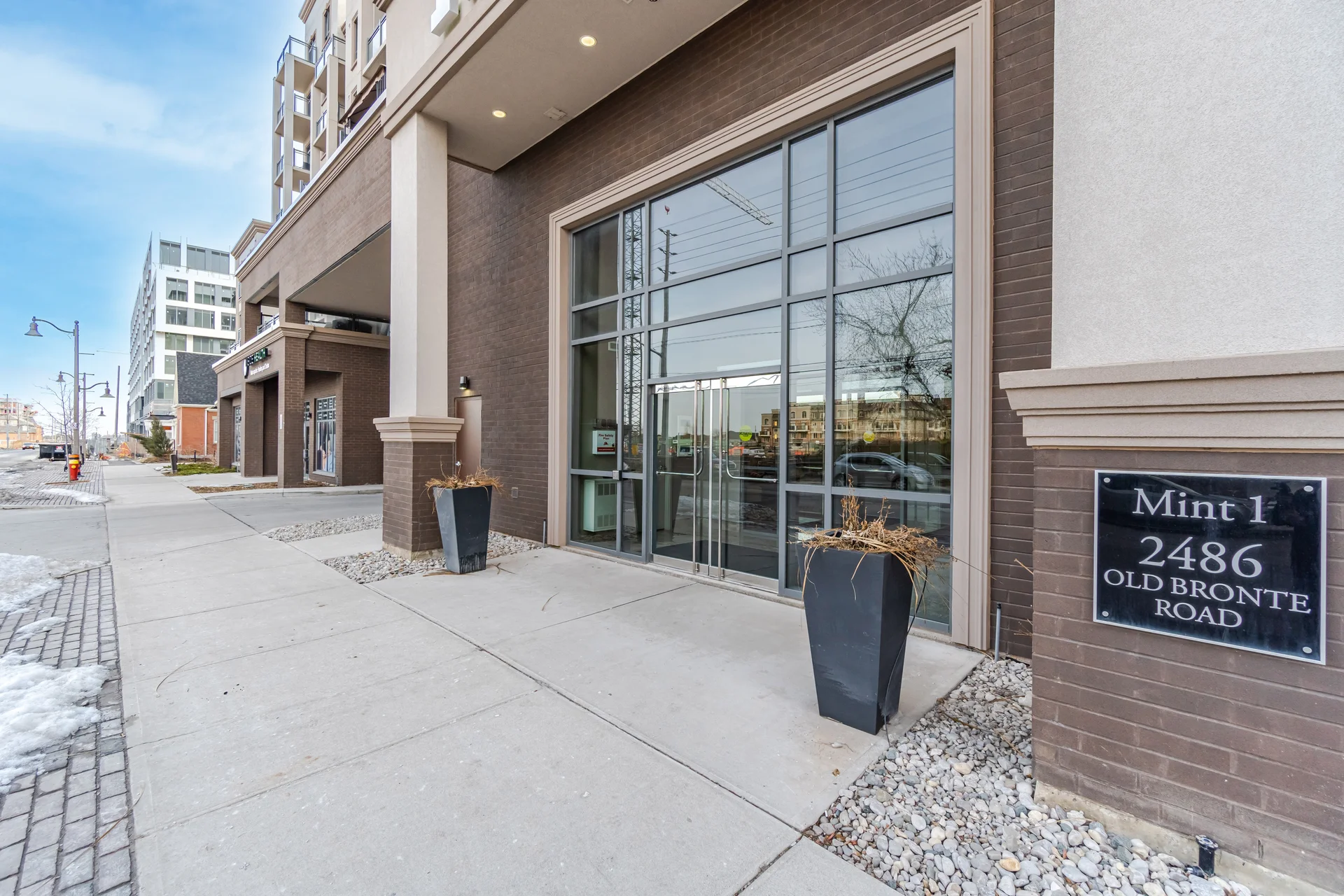 #811-2486 Old Bronte Road, Oakville - photo 2