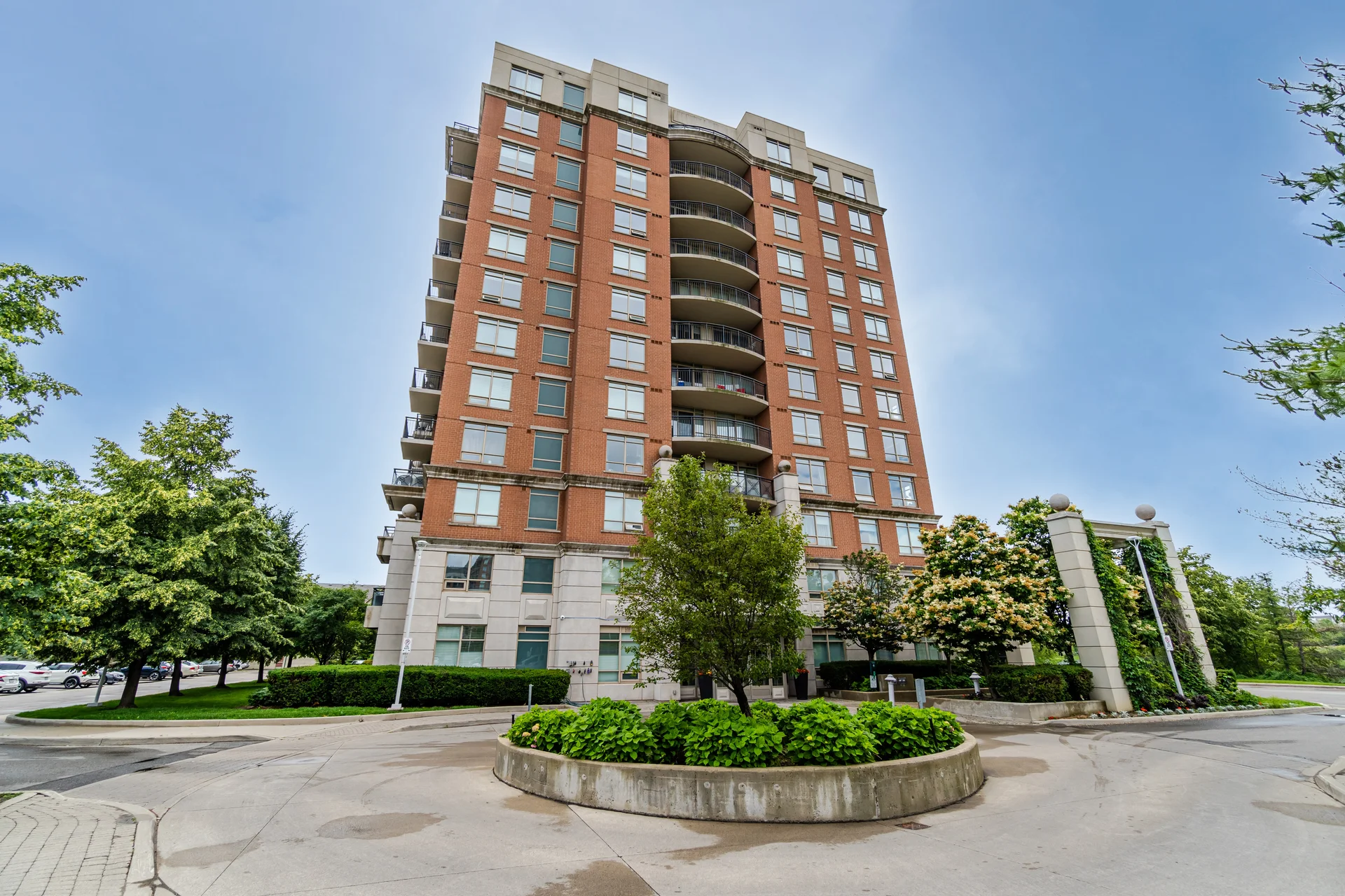 #802-2325 Central Park Drive, Oakville - photo 2