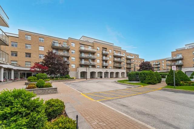 #313-2504 Rutherford Road, Vaughan - photo 1