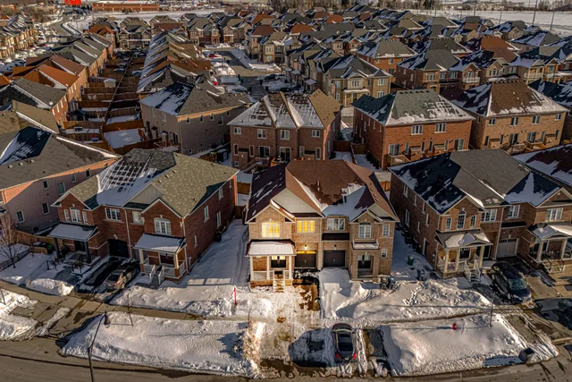 414 Royal West Drive, Brampton - photo 1