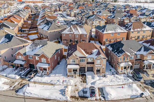 414 Royal West Drive, Brampton - photo 2