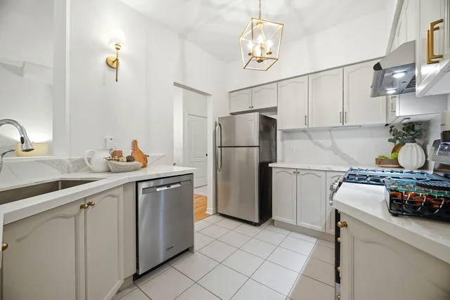 1353 Stephenson Drive, Burlington - photo 24
