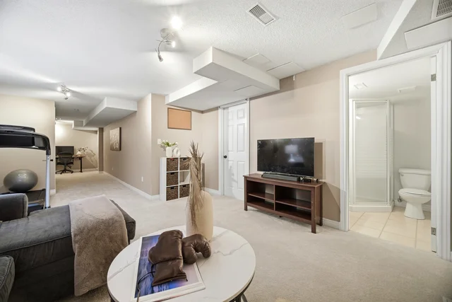 1353 Stephenson Drive, Burlington - photo 72