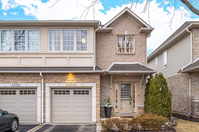 1353 Stephenson Drive, Burlington - photo 1