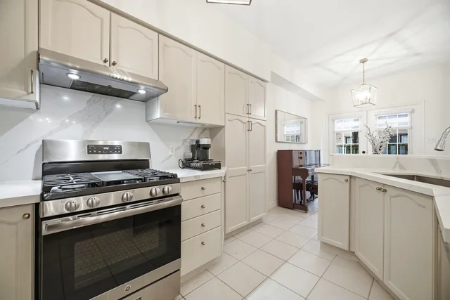 1353 Stephenson Drive, Burlington - photo 28