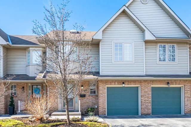 #135-3333 New Street, Burlington - photo 1