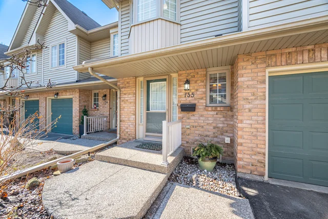 #135-3333 New Street, Burlington - photo 5
