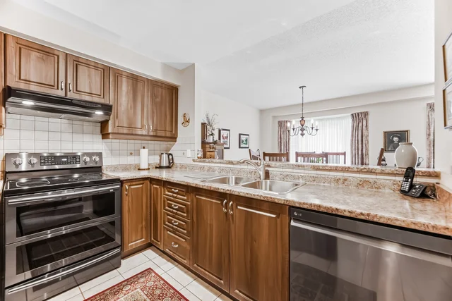 #135-3333 New Street, Burlington - photo 18