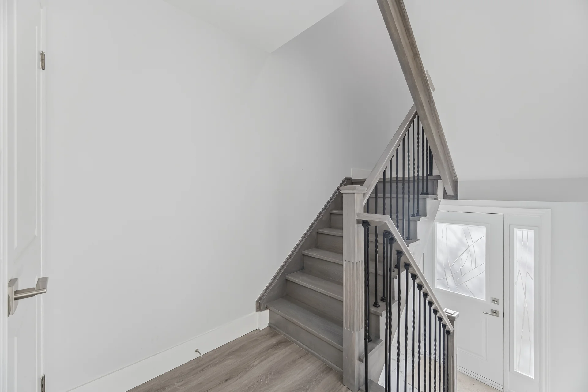 3537543