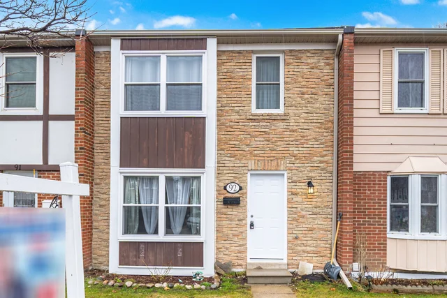 #92-900 Central Park Drive, Brampton - photo 2