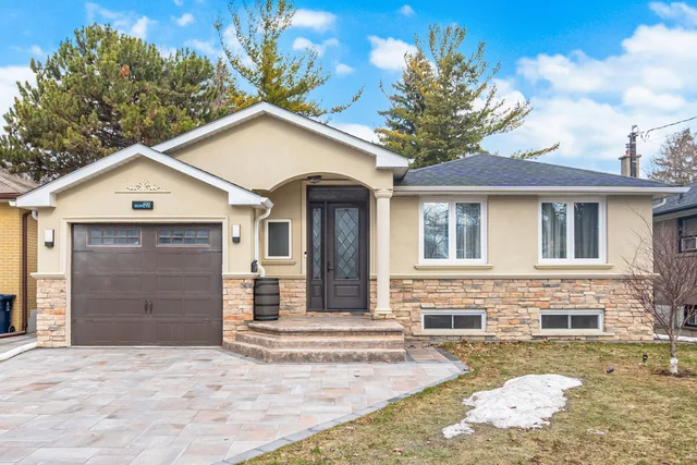 200 Goulding Avenue, North York - photo 1