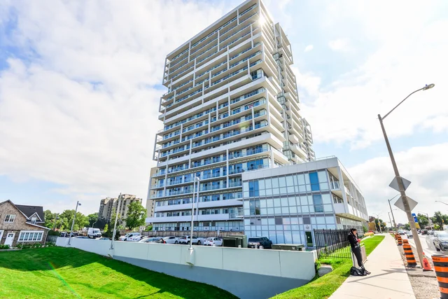 #409-65 Speers Road, Oakville - photo 2