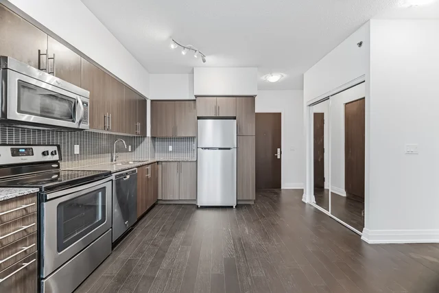 #409-65 Speers Road, Oakville - photo 10