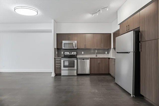 #409-65 Speers Road, Oakville - photo 12
