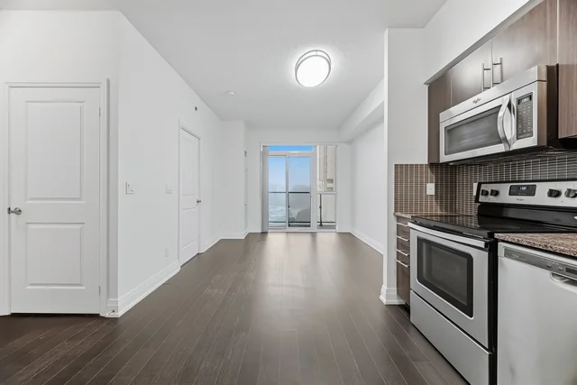 #409-65 Speers Road, Oakville - photo 15