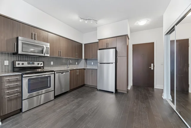 #409-65 Speers Road, Oakville - photo 16